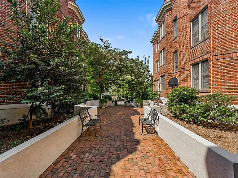 828 N Elm St #E3 — Photo 15