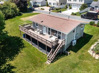 30 Green Meadow Dr, Narragansett, RI 02882