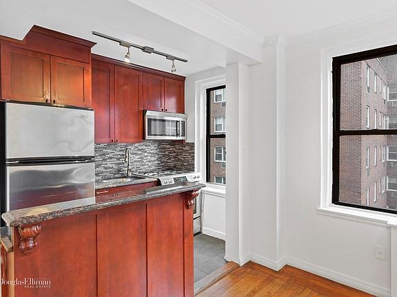 5th image of 140 E 28th St APT 8K