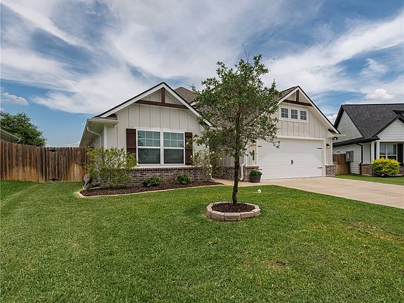 3rd image of 1934 Cambria Dr