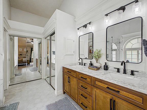 4th image of 920 E STANFORD Avenue