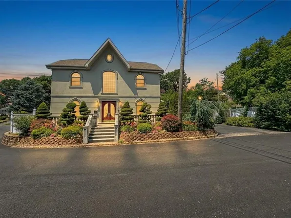 39 Hasbrouck Rd, Staten Island, NY 10304