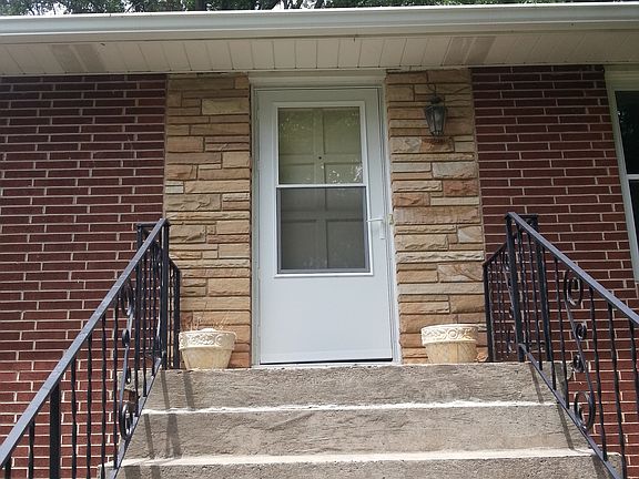 2nd image of 839 Parkway Dr SE