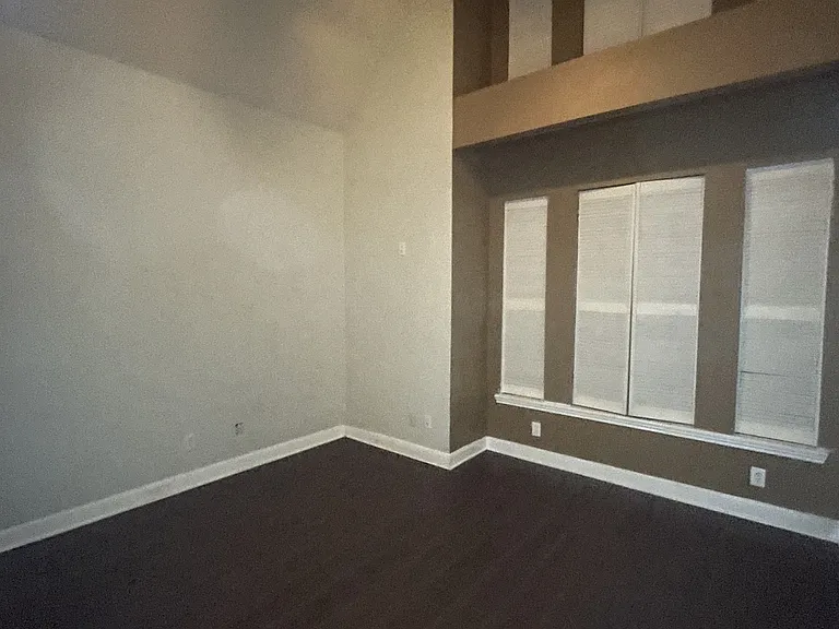 6511 Castle Lane Dr — Photo 5