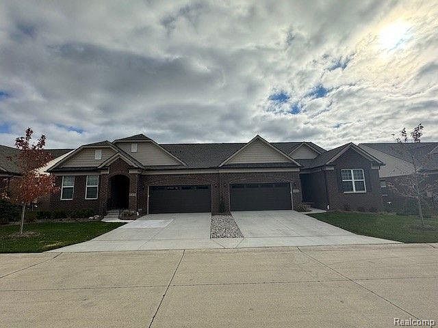 1st image of 55625 Oak Pointe Dr