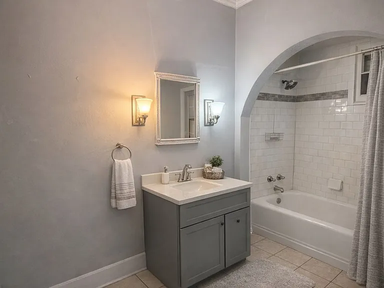 722 W Cherry St — Photo 4