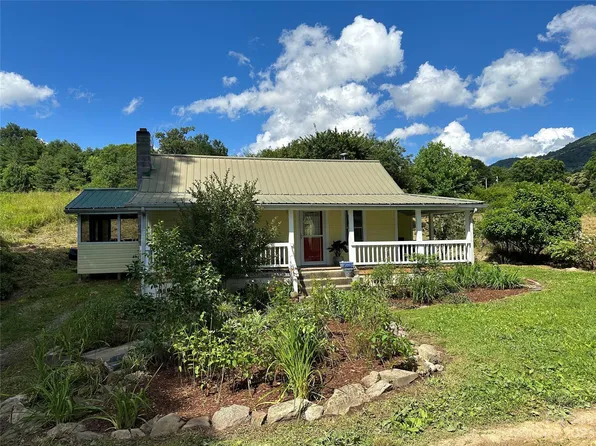 3591 Chapel Hill Rd, Marshall, NC 28753