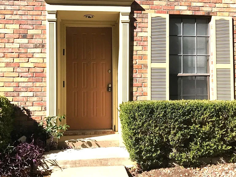 7326 Kingswood Cir #0 — Photo 1