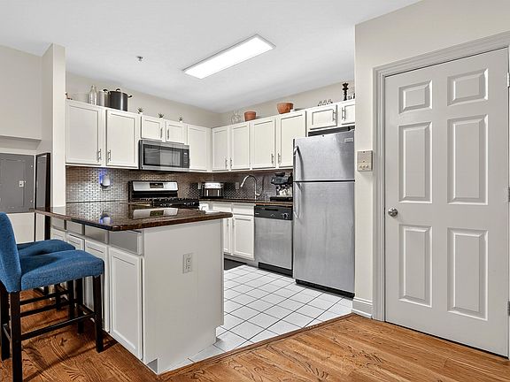 5th image of 46 Mercer St APT 2