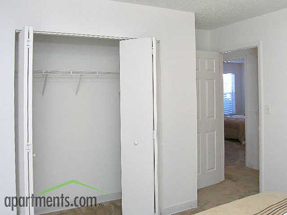 3rd image of 1204 E Dogwood Dr