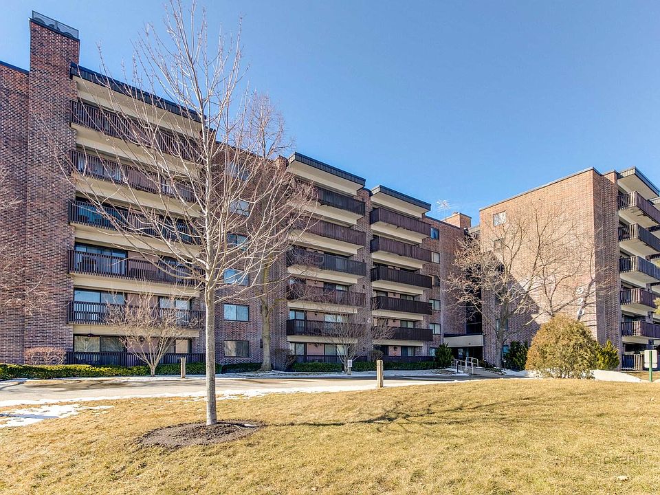 1st image of 920 Vose Dr APT 406