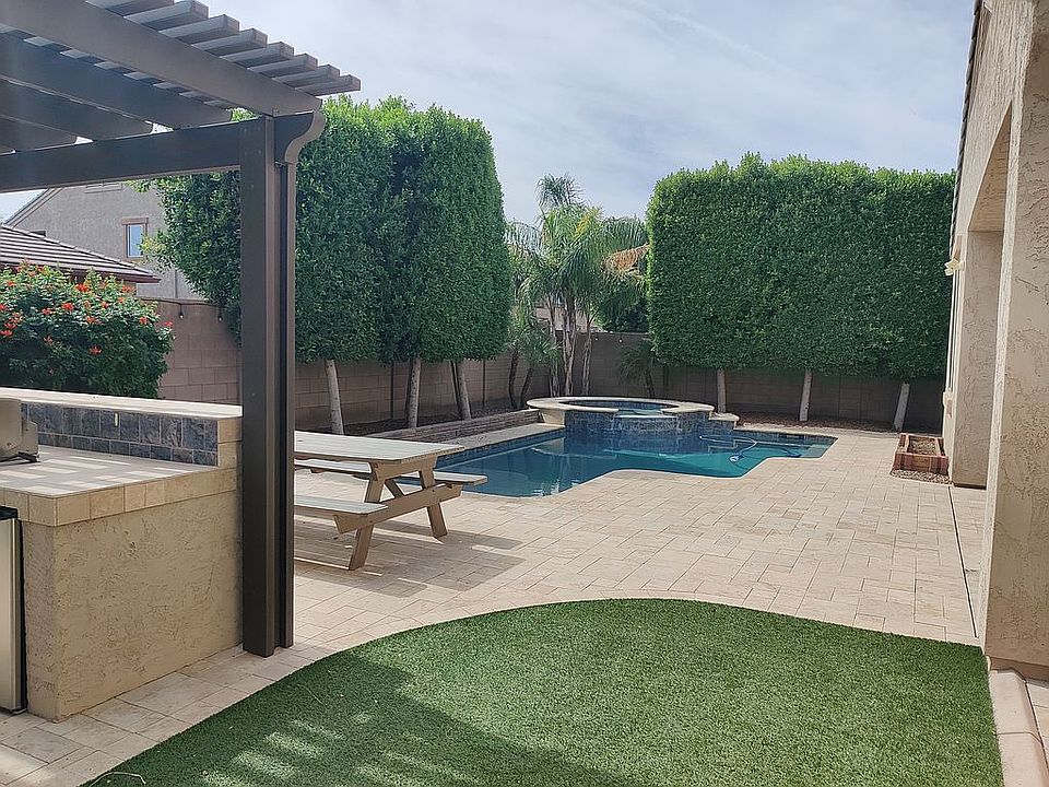 2nd image of 263 E Crescent Pl