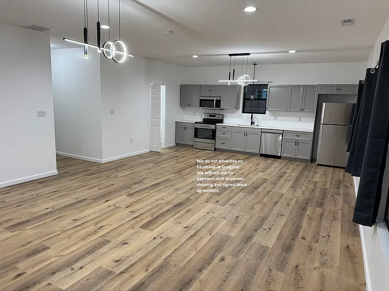 5720 S Walcott St — Photo 2