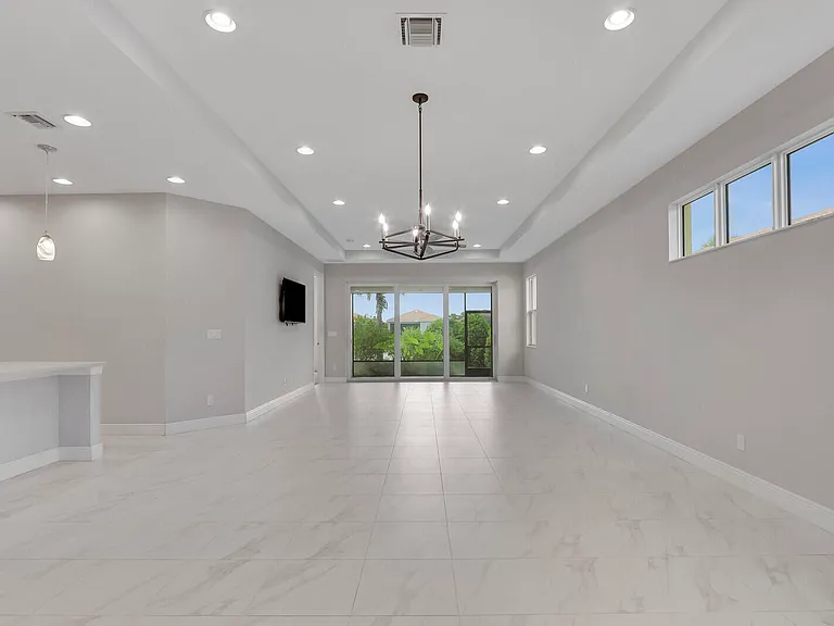 21026 SW Modena Way — Photo 4