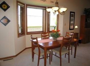 1038 Country Gdn NW, Grand Rapids, MI 49534