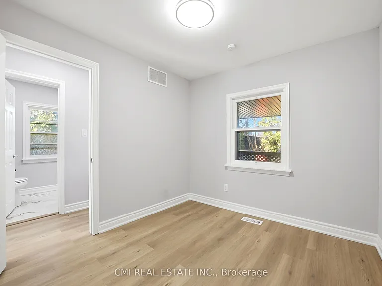 86 Adair Ave S — Photo 19