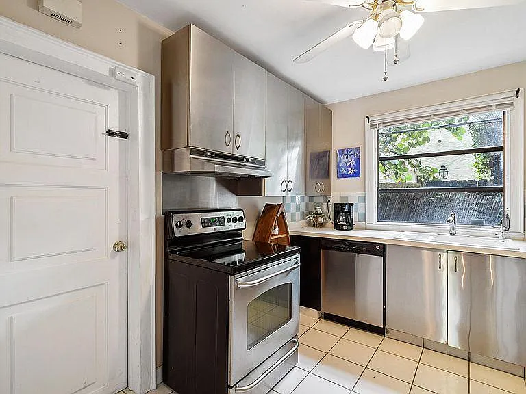 600 Biscayne Dr #1 — Photo 4