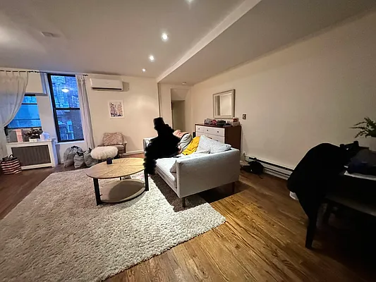 Rented by Bond New York | media 40