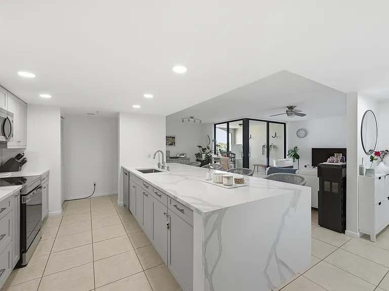 1915 Lavers Cir E #508 — Photo 5