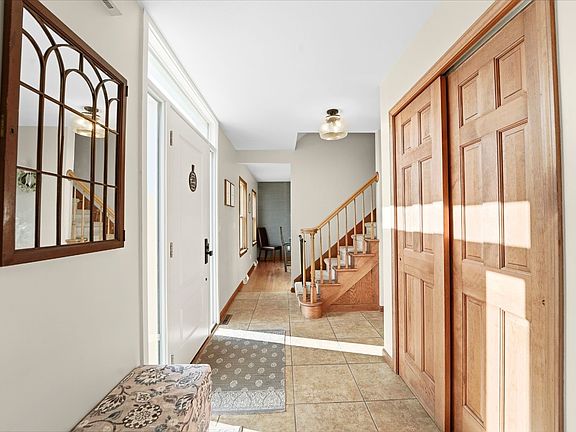 4th image of 1272 Foxboro Ln