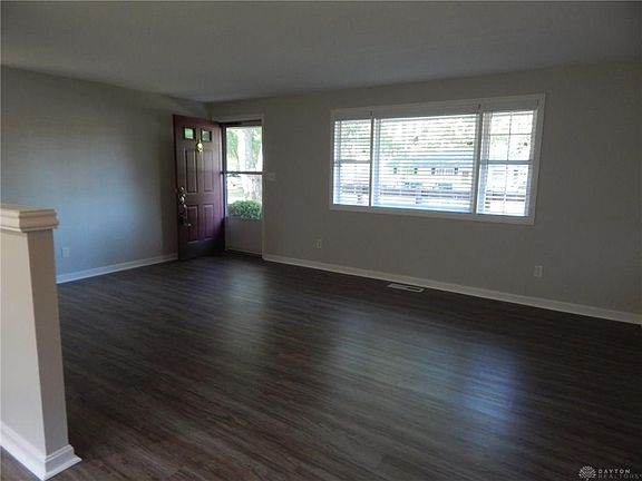 4th image of 35 E Elmwood Dr