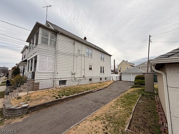 4th image of 121 Halstead Ave