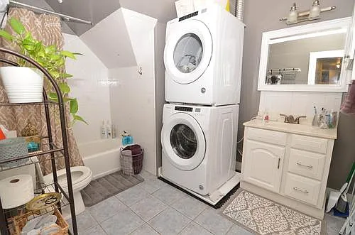 33 Thatcher St #A — Photo 5