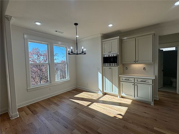 3rd image of 16 Clackmannan Ln