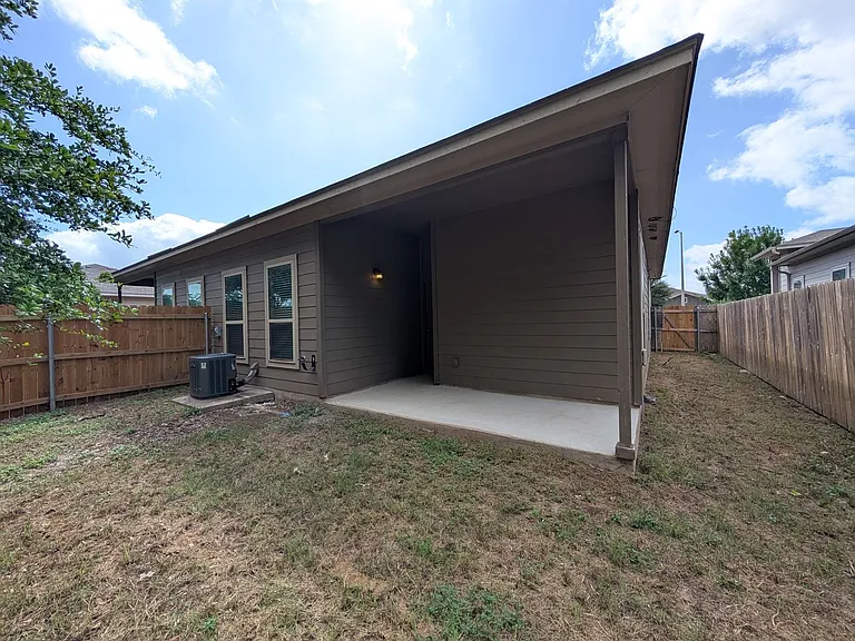 2237 Avery Vlg — Photo 29