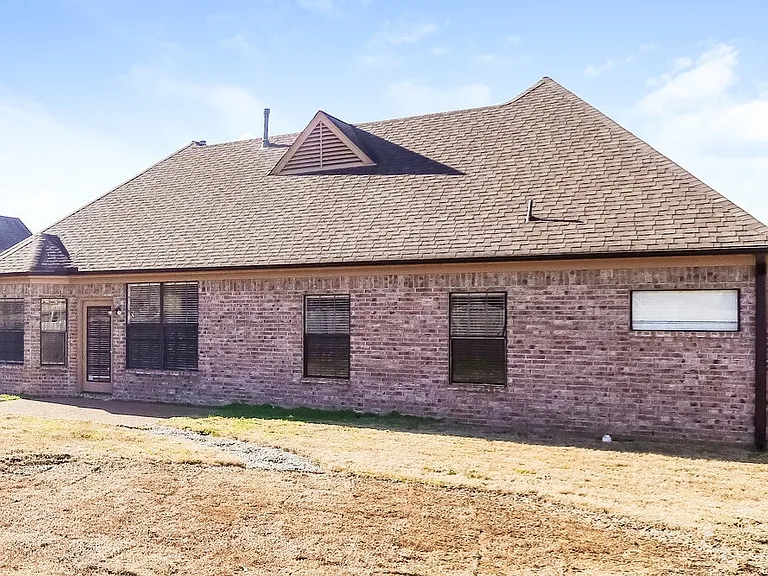 1386 Sawmill Creek Ln — Photo 16