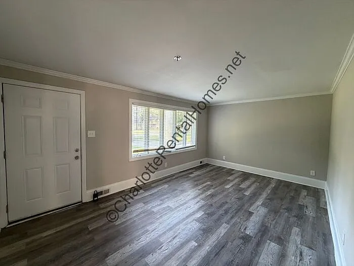 3 bed, 1.5 bath, 1444 sqft, $1,700 — Photo 3