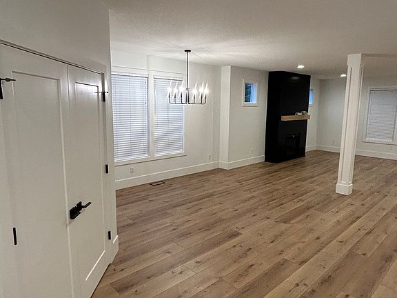 4th image of 1077 W Alder St