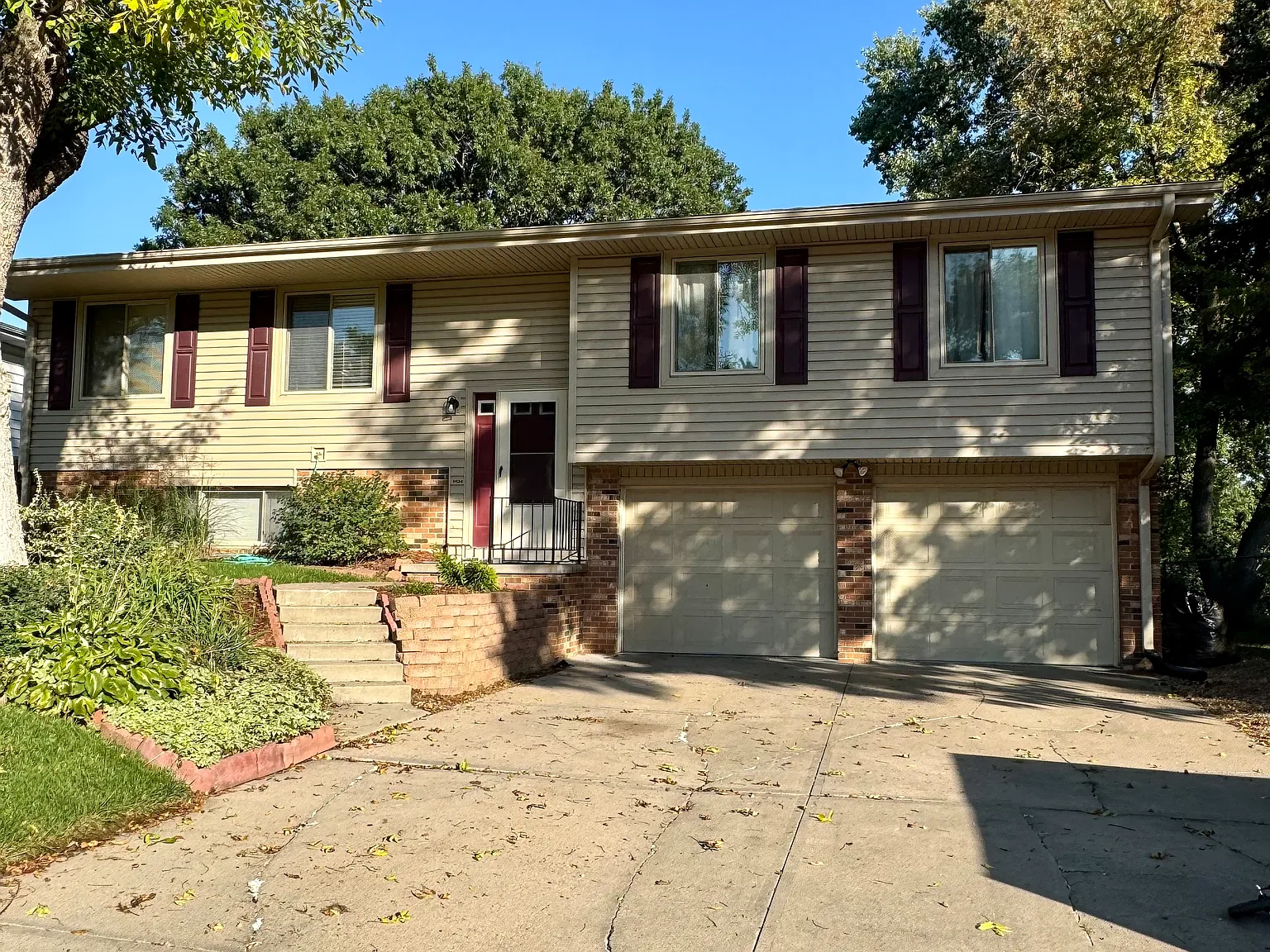 805 Donegal Dr — Photo 1