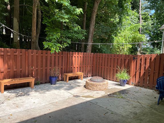 480 sf concrete patio, HOA cleaned!