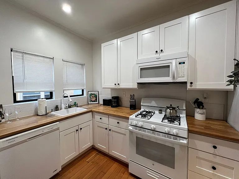 2050 Dracena Dr. — Photo 9