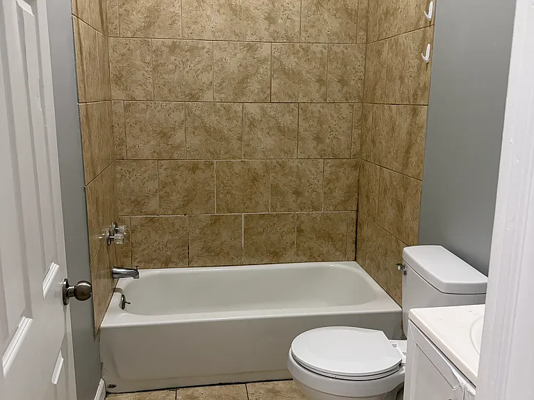 1928 W Diamond St #1 — Photo 15