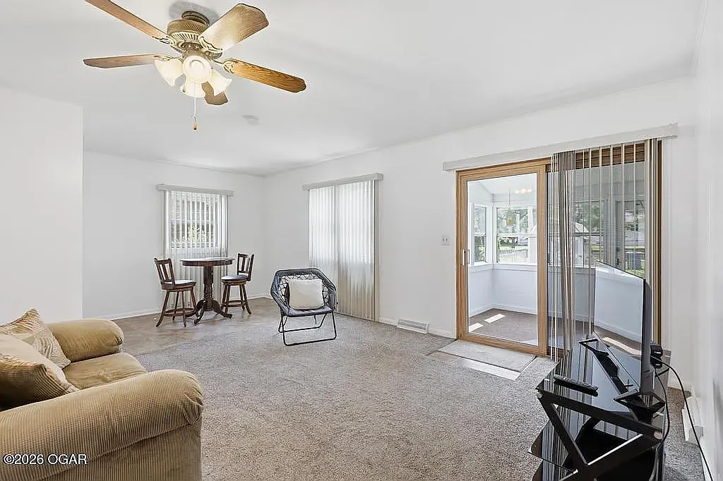 3 bed, 1451 sqft, $1,550 — Photo 3