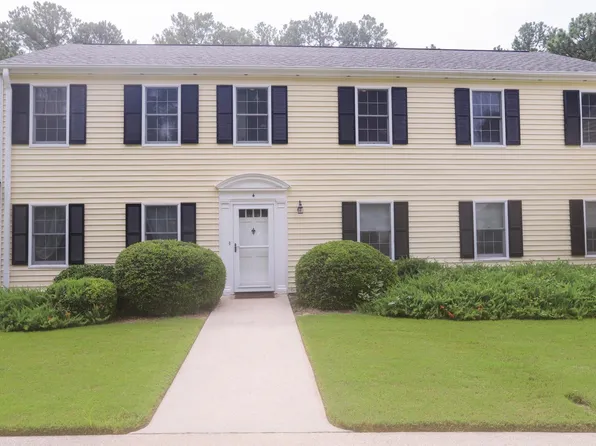 4 Village Green Cir, Southern Pines, NC 28387