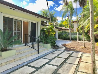 6827 Altamira St, Coral Gables, FL, 33146