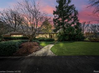 250 Warrington Rd, Bloomfield Hills, MI 48304