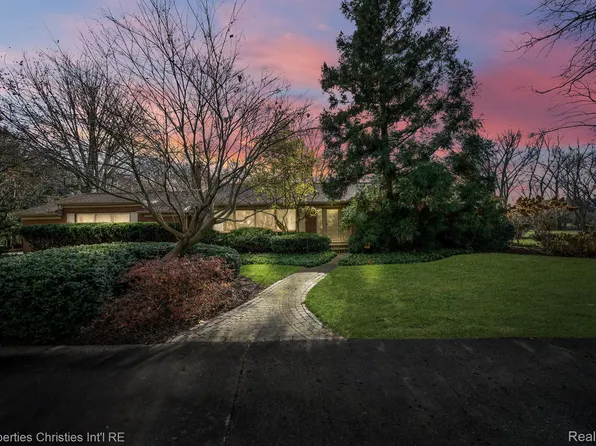 250 Warrington Rd, Bloomfield Hills, MI 48304