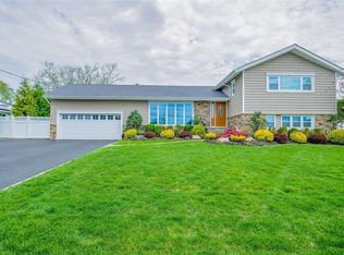 21 Sunset Blvd, Massapequa, NY 11758