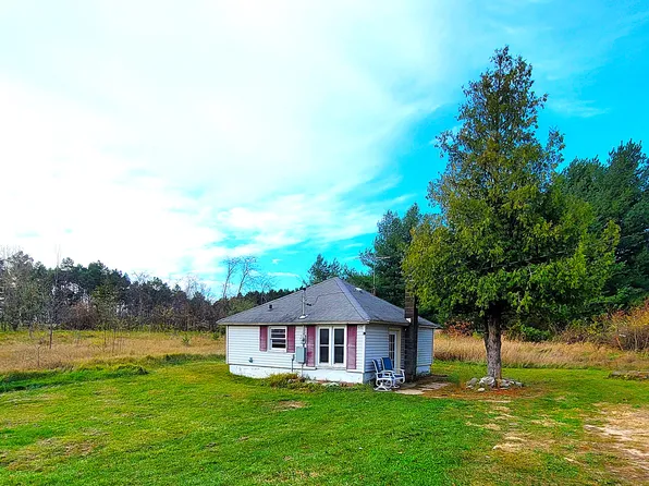 5021 S Water Rd, New Era, MI 49446