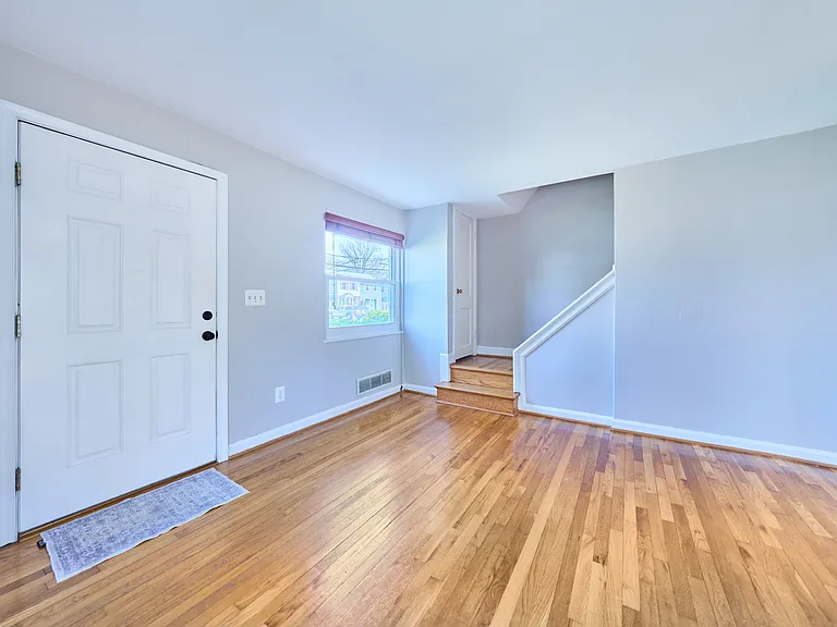 2319 Riverview Ter — Photo 5