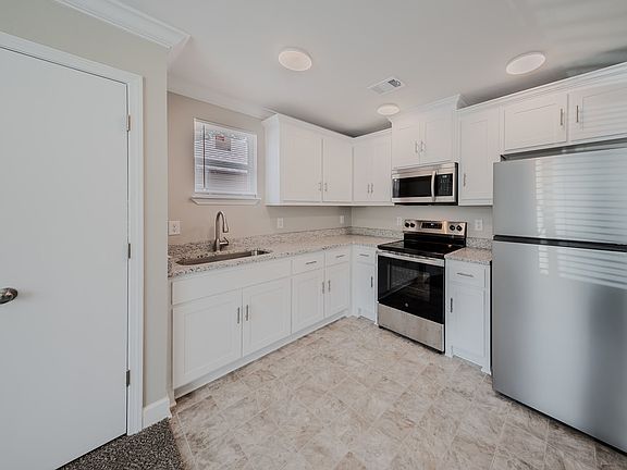 5th image of 703 W 23rd St