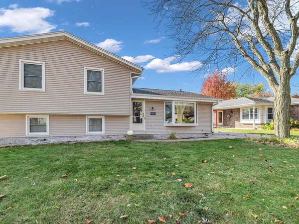 1507 Erin LANE, Waukesha, WI 53188