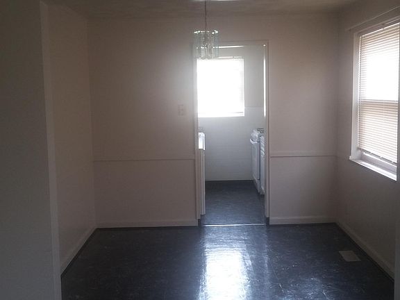 3rd image of 1805 Crest Hill Ave #1