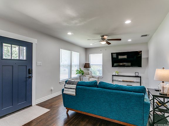 4th image of 134 MARCHMONT LN