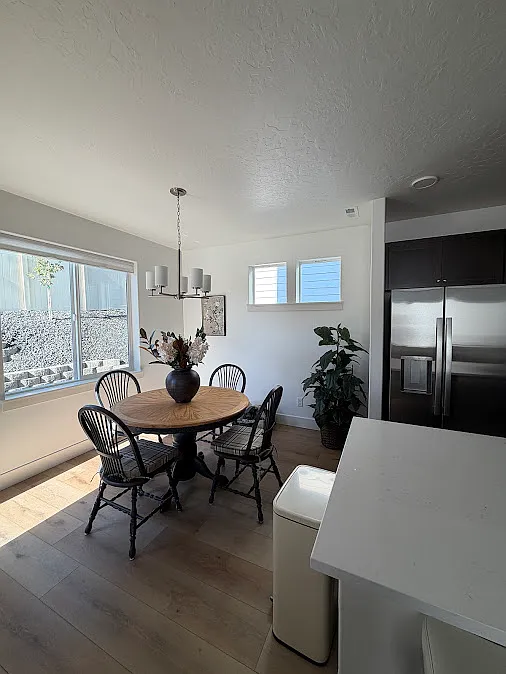 3 bed, 1743 sqft, $6,995 — Photo 4