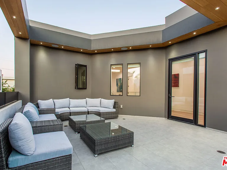 736 N Curson Ave — Photo 41